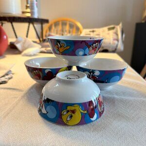 Looney Tunes Character Bowl Set of 4 Tweety Sylvester Daffy Taz